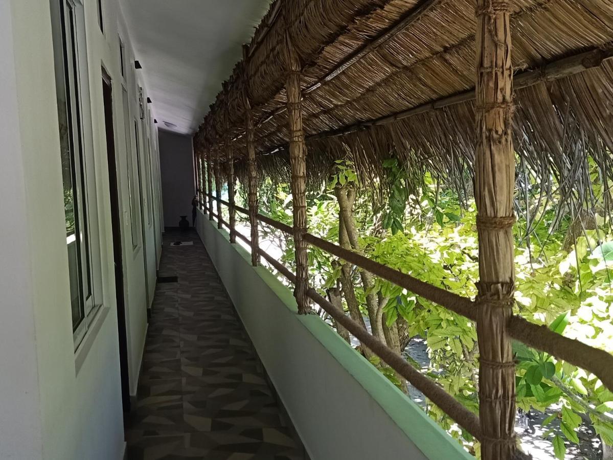 Dhangethi Inn Екстериор снимка